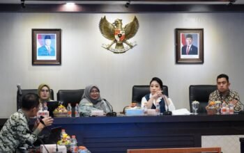 Airin Rico Waas menerima kunjungan kerja tim Kemendikdasmen di Balai Kota Medan terkait program Wajib Belajar PAUD