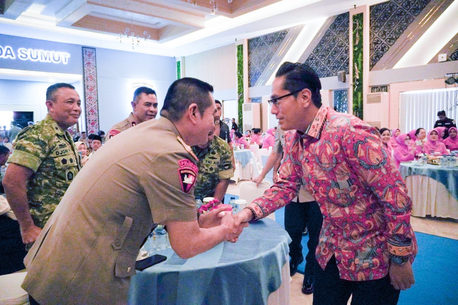 Wali Kota Medan Rico Waas bersama Kapolda Sumut dan pejabat baru Wakapolda Sumut saat acara Kenal Pamit di Aula Tribrata Mapolda Sumut