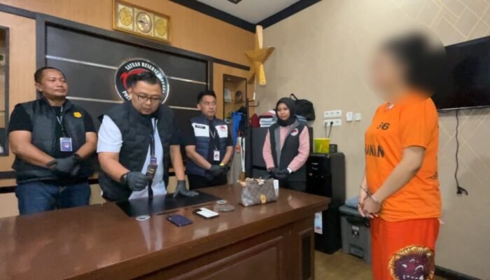 DJ Ternama Miss D Disergap Satresnarkoba Polrestabes Medan, Edarkan Pod Getar