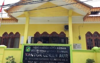 Kantor Lurah Aur, Kecamatan Medan Maimun, di Jalan Brigjen Katamso Belakang No. 2 — terkait dugaan pungutan, Lurah Aur dibebas tugas sementara oleh Pemko Medan — DANews.id
