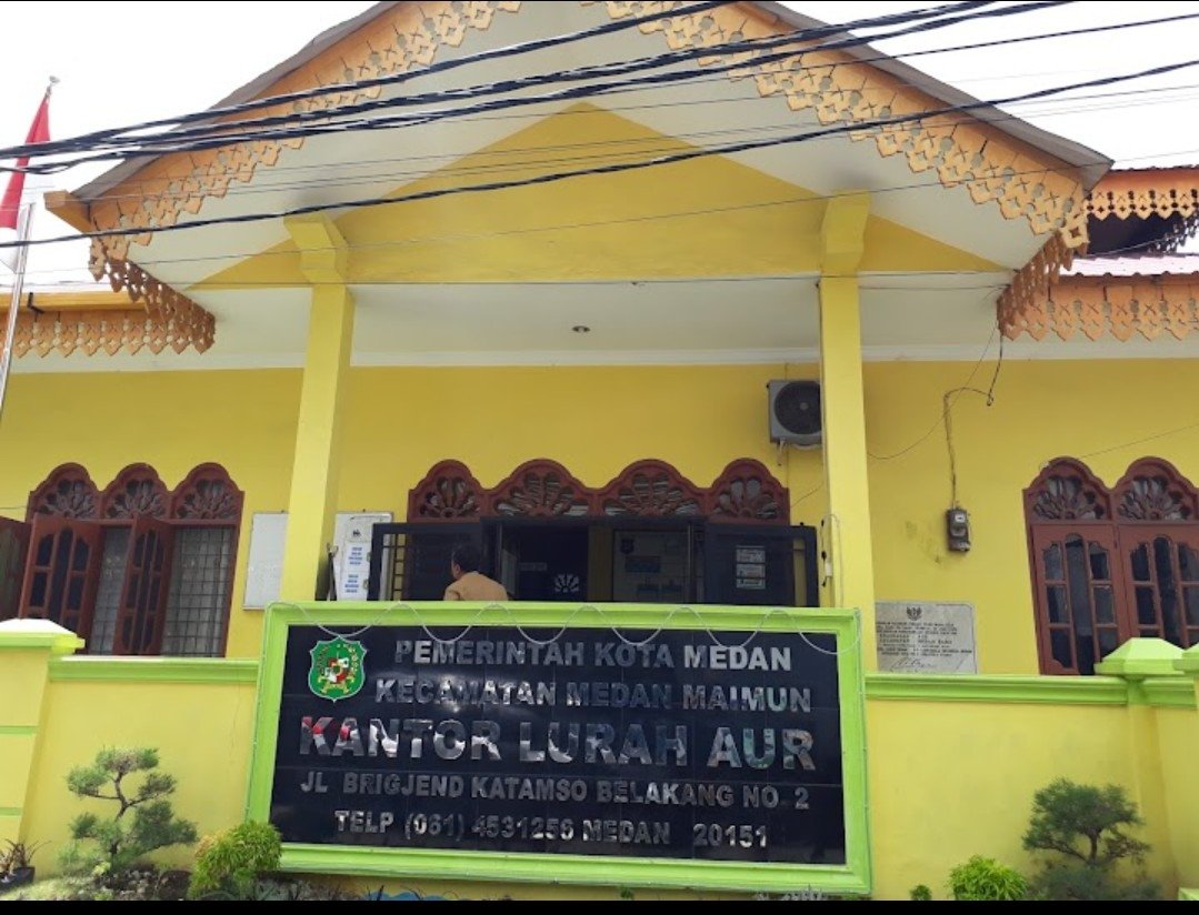 Kantor Lurah Aur, Kecamatan Medan Maimun, di Jalan Brigjen Katamso Belakang No. 2 — terkait dugaan pungutan, Lurah Aur dibebas tugas sementara oleh Pemko Medan — DANews.id