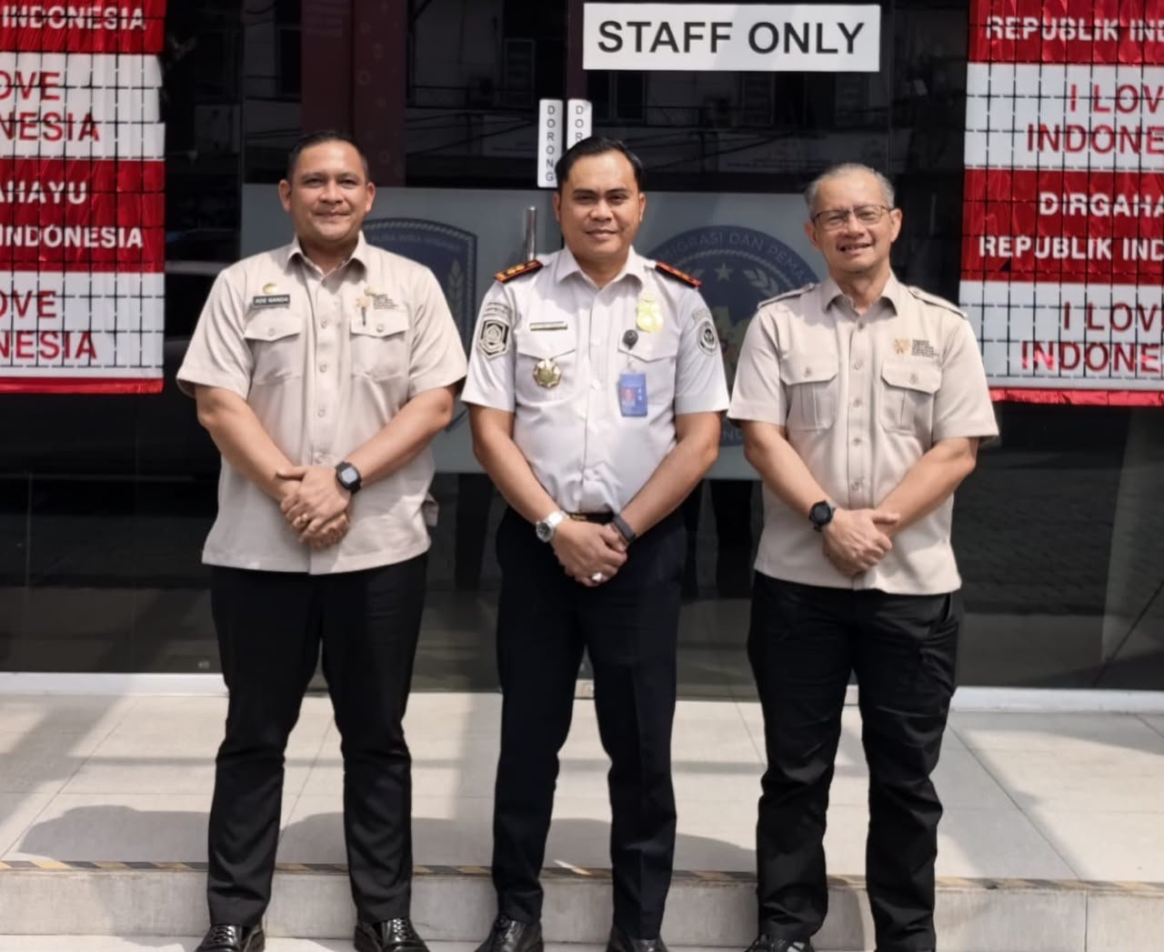 Kepala BP3MI Sumut Budi Novijanto bersama Kepala Imigrasi Kelas I TPI Polonia Medan Ridha Sah Putra saat pertemuan penguatan kerja sama pelayanan pekerja migran, 13 Agustus 2026.