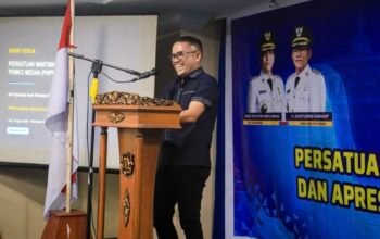 Ketua PWPM Muhammad Edison Ginting menyampaikan arahan saat membuka Raker Pertama PWPM 2026 di Hotel Madani, Medan.