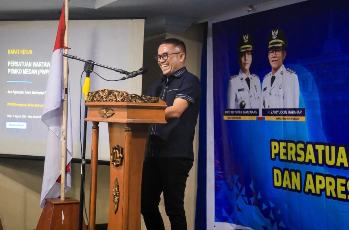 Ketua PWPM Muhammad Edison Ginting menyampaikan arahan saat membuka Raker Pertama PWPM 2026 di Hotel Madani, Medan.