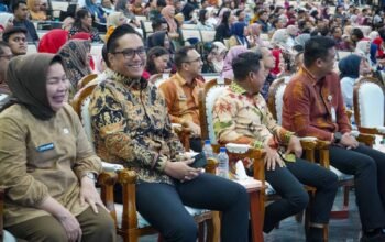 Wali Kota Medan Rico Waas bersama Menteri UMKM Maman Abdurrahman dan Gubernur Sumut Bobby Nasution saat Bursa Wirausaha Unggulan Sumatera Utara di USU