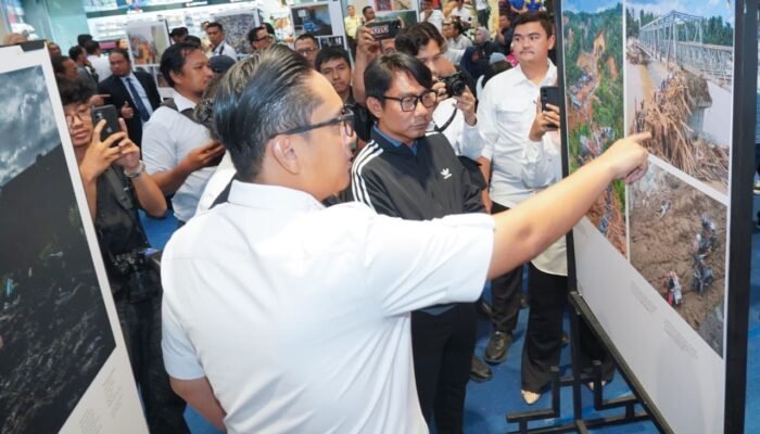 Rico Waas Apresiasi Pameran Foto “Prahara Pulau Emas” di Medan