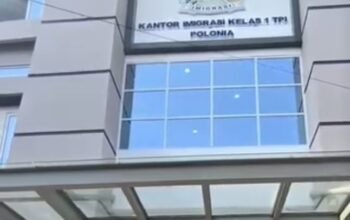 Papan nama gedung Kantor Imigrasi Kelas I TPI Polonia Medan, Jalan Mangkubumi, Kelurahan Aur, Kecamatan Medan Maimun.