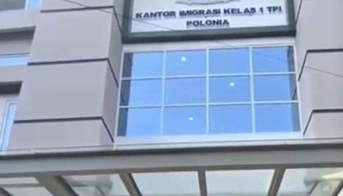 Warga Apresiasi Pelayanan Humanis Pegawai Imigrasi Kelas I TPI Polonia Medan
