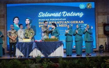 Peringatan HKG PKK ke-54 berlangsung meriah. Rico Waas tegas: dukungan penuh untuk program PKK yang terarah dan terukur. Airin ajak kader bersinergi wujudkan Indonesia Emas. Lomba administrasi hingga UP2K pun dimenangkan kelurahan se-Kota Medan.