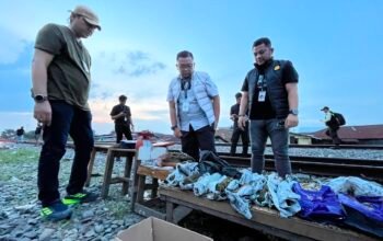 Polrestabes Medan Ratakan Sarang Narkoba di Bantaran Rel KA Medan–Kualanamu, 3 Kg Ganja Disita