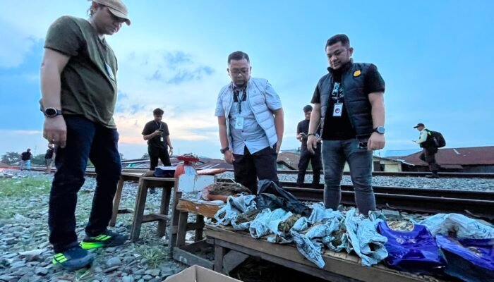 Polrestabes Medan Ratakan Sarang Narkoba di Bantaran Rel KA Medan–Kualanamu, 3 Kg Ganja Disita