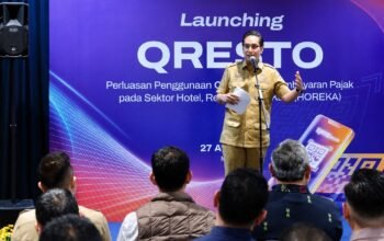 Wali Kota Medan Rico Waas saat meluncurkan sistem elektronik QRESTO di Balai Kota Medan
