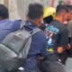 Petugas Satresnarkoba Polrestabes Medan mengamankan pelaku pengedar narkoba yang sempat berontak dan memprovokasi warga di Percut Sei Tuan.