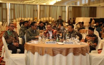 Rico Waas saat membuka Rapat Kerja DPRD Medan di The Hill Hotel Resort Sibolangit.