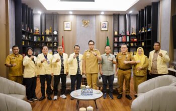 Wali Kota Medan Rico Tri Putra Bayu Waas saat menerima audiensi pengurus IPSM Kota Medan di Rumah Dinas Wali Kota.
