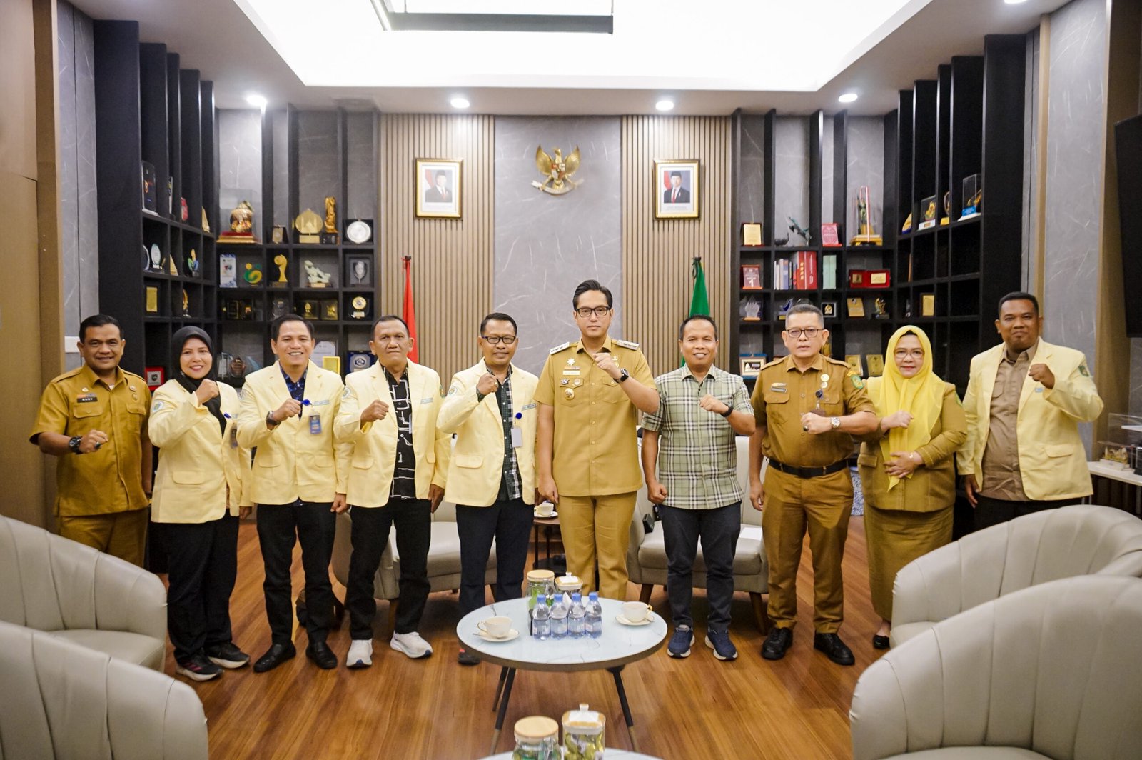 Wali Kota Medan Rico Tri Putra Bayu Waas saat menerima audiensi pengurus IPSM Kota Medan di Rumah Dinas Wali Kota.