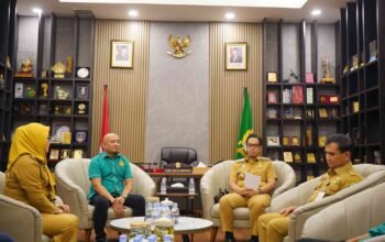 Wali Kota Medan Rico Waas saat menerima audiensi pengurus FORKI Kota Medan di Rumah Dinas Wali Kota.