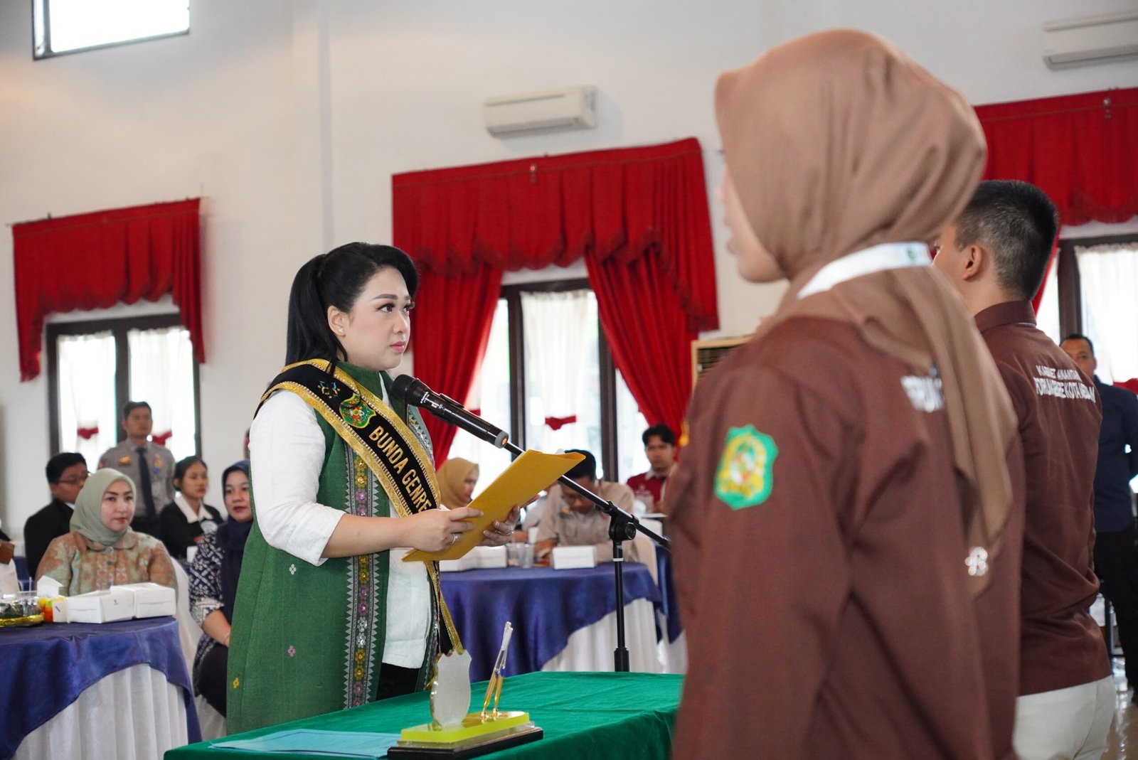 Bunda GenRe Kota Medan Airin Rico Waas saat membuka Karantina Pemilihan Duta GenRe Kota Medan 2026.