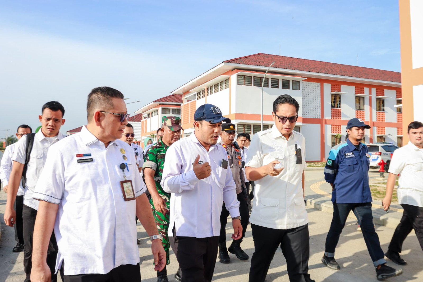 Wali Kota Medan Rico Waas berinteraksi dan meninjau kegiatan siswa di Sekolah Rakyat Terintegrasi 2 Medan.
