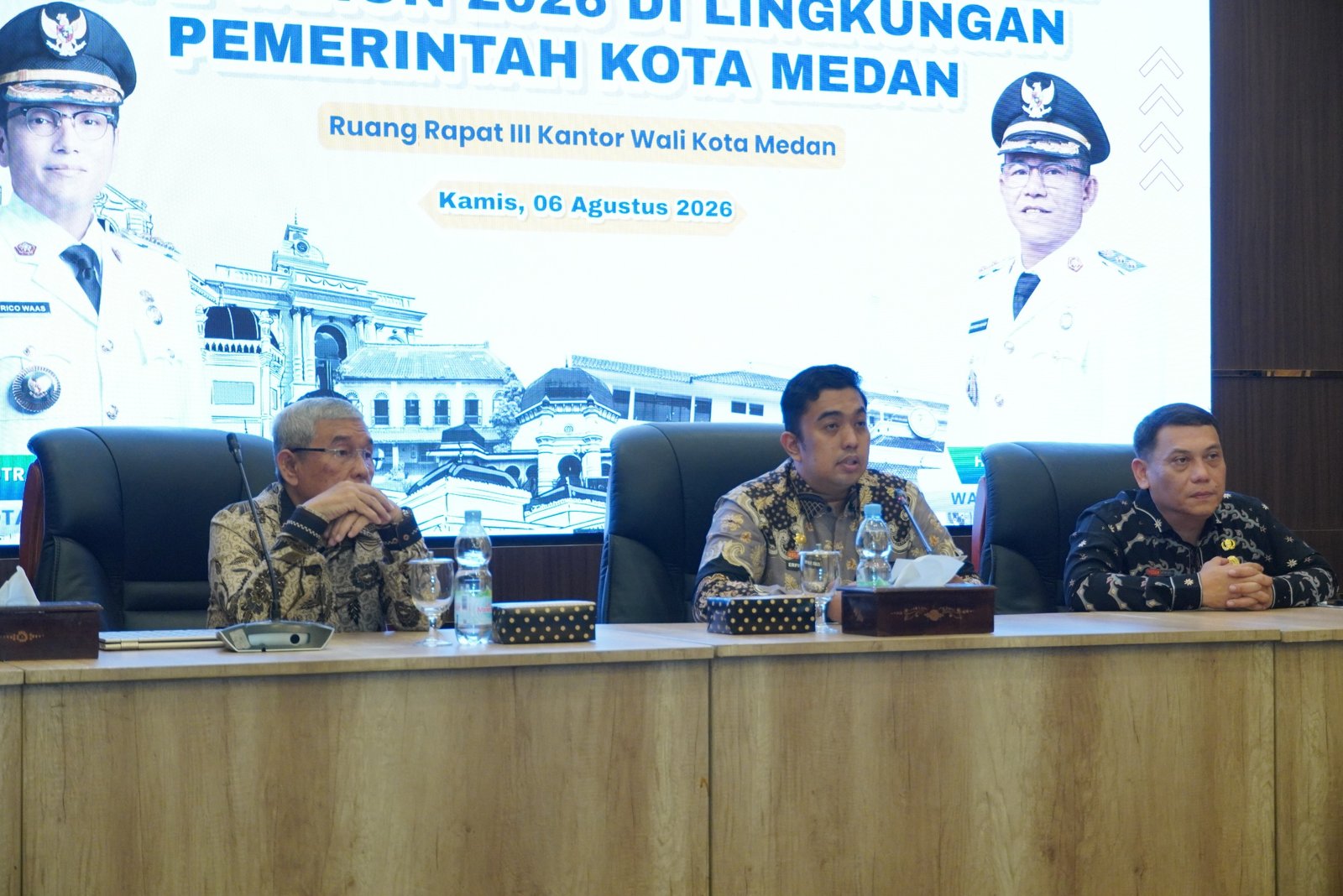 Plh Sekda Erfin Fahrurrazi buka sosialisasi Permendagri No. 2 Tahun 2026 di Balai Kota Medan, hadir Kadis Kominfo Arrahmaan Pane dan Ketua KISumut Abdul Harris Nasution — DANews.id