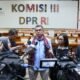 Anggota Komisi III DPR RI Hinca Panjaitan saat konferensi pers di Gedung DPR RI, Selasa (11/8/2026), menyampaikan desakan soal penanganan kasus kematian WL di Medan.
