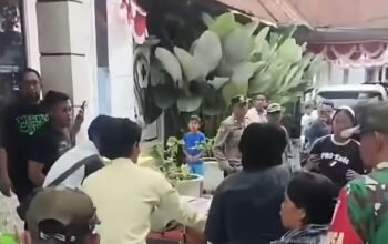 Ratusan siswa SMAN 1 Berastagi diduga keracunan usai konsumsi makanan program MBG. Sebagian alami gatal, bentol, dan muntah. Langsung dibawa ke sejumlah rumah sakit untuk penanganan medis.