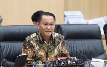 Gejolak harga minyak dunia akibat ketegangan Timur Tengah tidak akan membelenggu Indonesia. Bambang Patijaya menegaskan transisi energi ke kendaraan listrik adalah solusi nyata untuk ketahanan energi nasional.