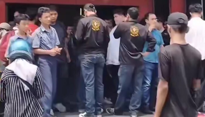 PYBH Kepung Hive Billiard Aksara, Tuduh Izin Tak Layak hingga Peredaran Narkoba