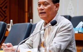 Anggota Komisi III DPR RI Adang Daradjatun saat menyampaikan pandangan dalam RDPU RUU Perampasan Aset.
