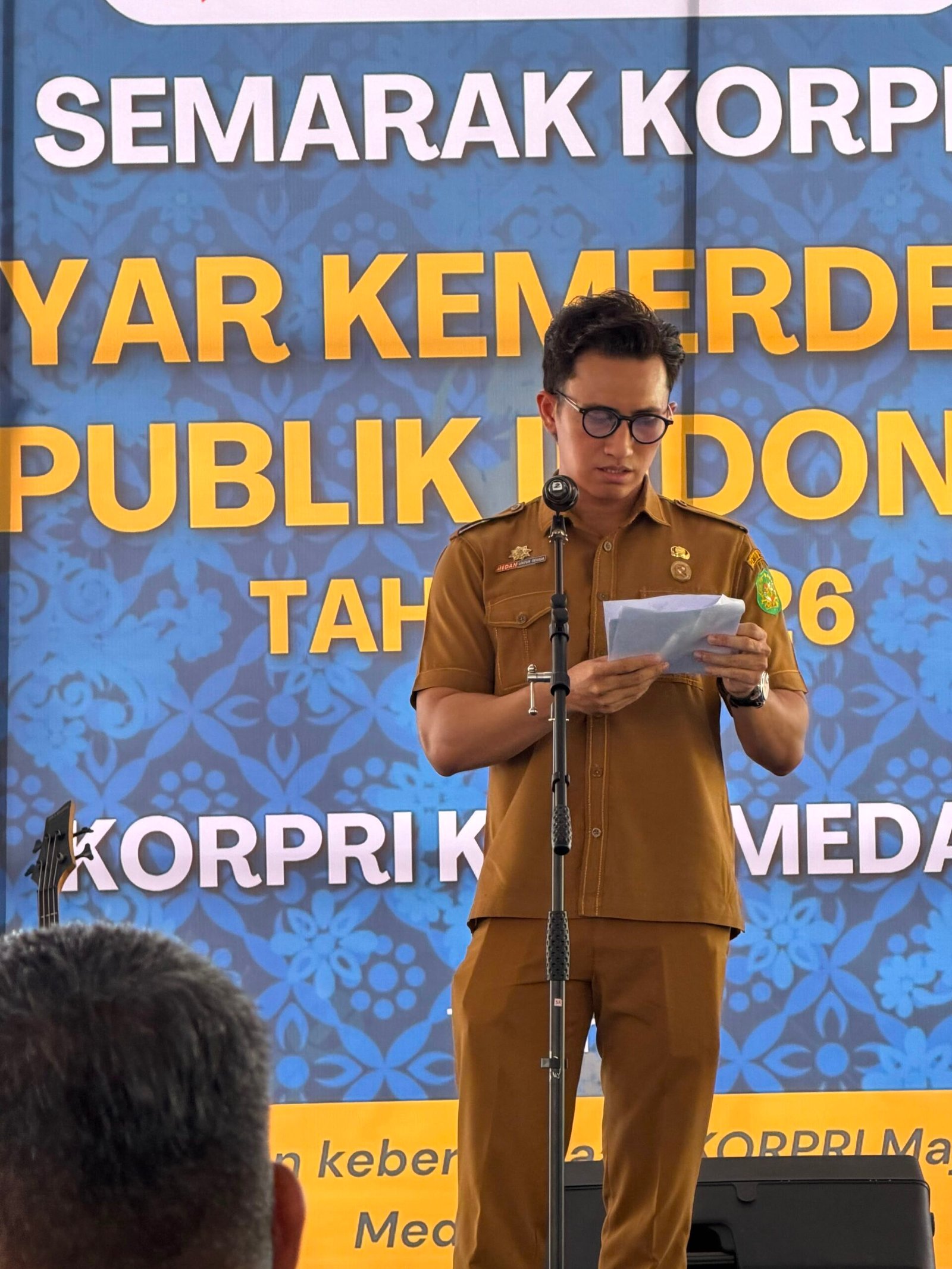 Mhd. Ariq Luthfi Siregar dari Dinas Kominfo Kota Medan tampil berpidato saat mengikuti Lomba Pidato Point of View Wali Kota Medan di Taman Cadika, Sabtu (22/8/2026).