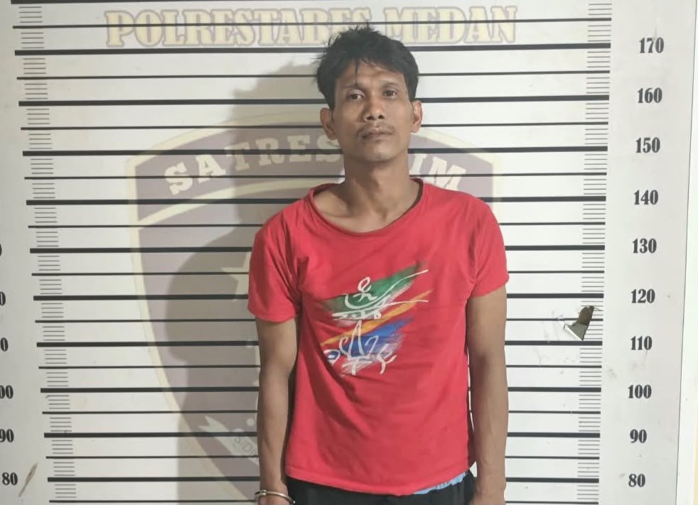 Pelaku Lemes Sitompul menjalani pemeriksaan dan sudah ditahan di Polsek Medan Timur