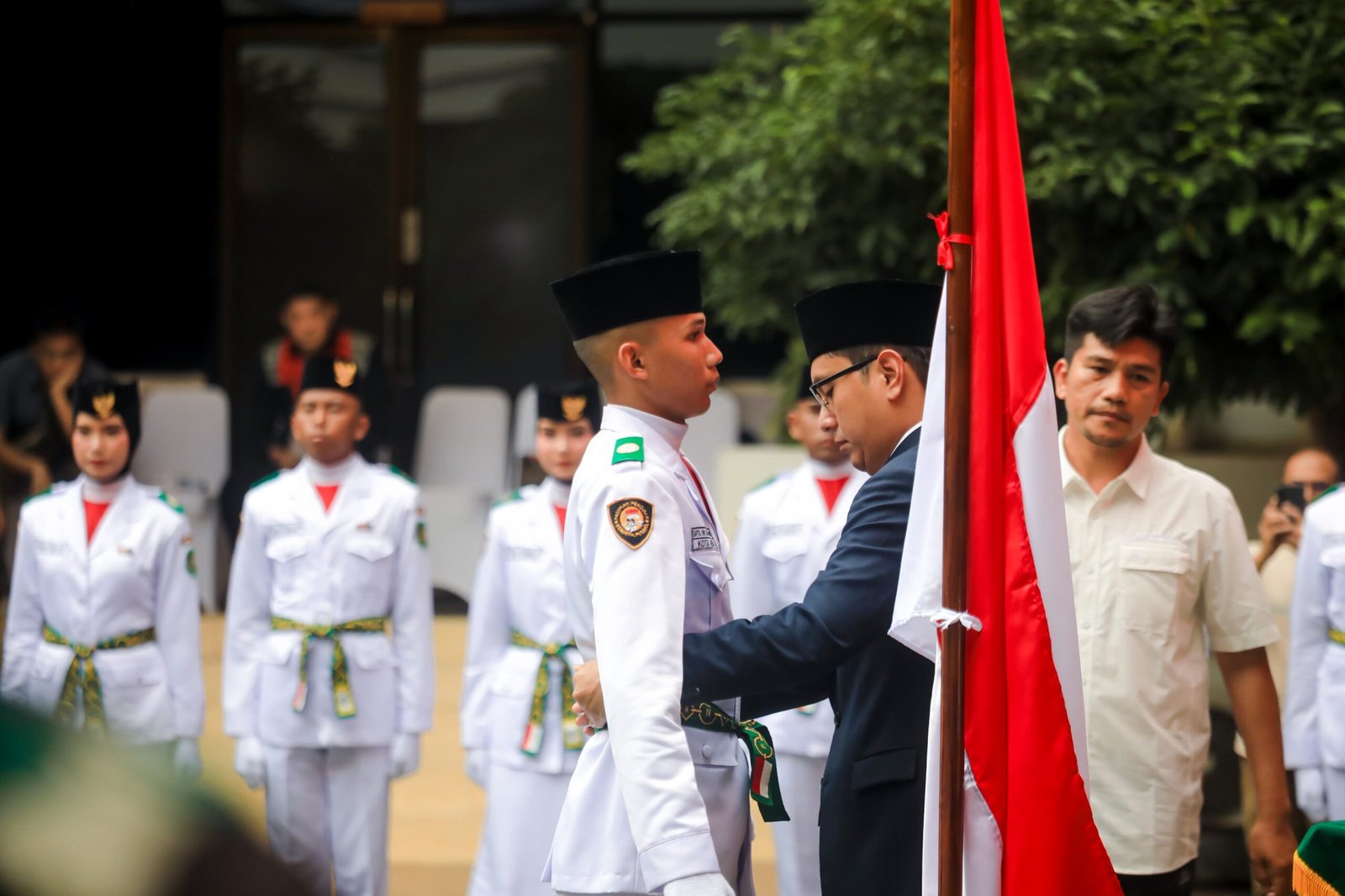 48 putra-putri terbaik Medan resmi dikukuhkan jadi Paskibraka 2026. Rico Waas tegas: tugas ini bukan sekadar seremoni, melainkan amanah kehormatan dan semangat kebangsaan.