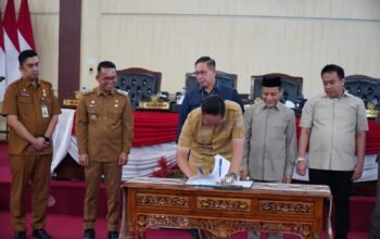 Rapat Paripurna penandatanganan Nota Kesepakatan KUA-PPAS Perubahan APBD 2026 dan RAPBD 2027 di Gedung DPRD Kota Medan, Selasa (18/8/2026). APBD Perubahan 2026 tembus Rp7,7 triliun, Wali Kota Rico Waas arahkan ke 6 prioritas pembangunan strategis.