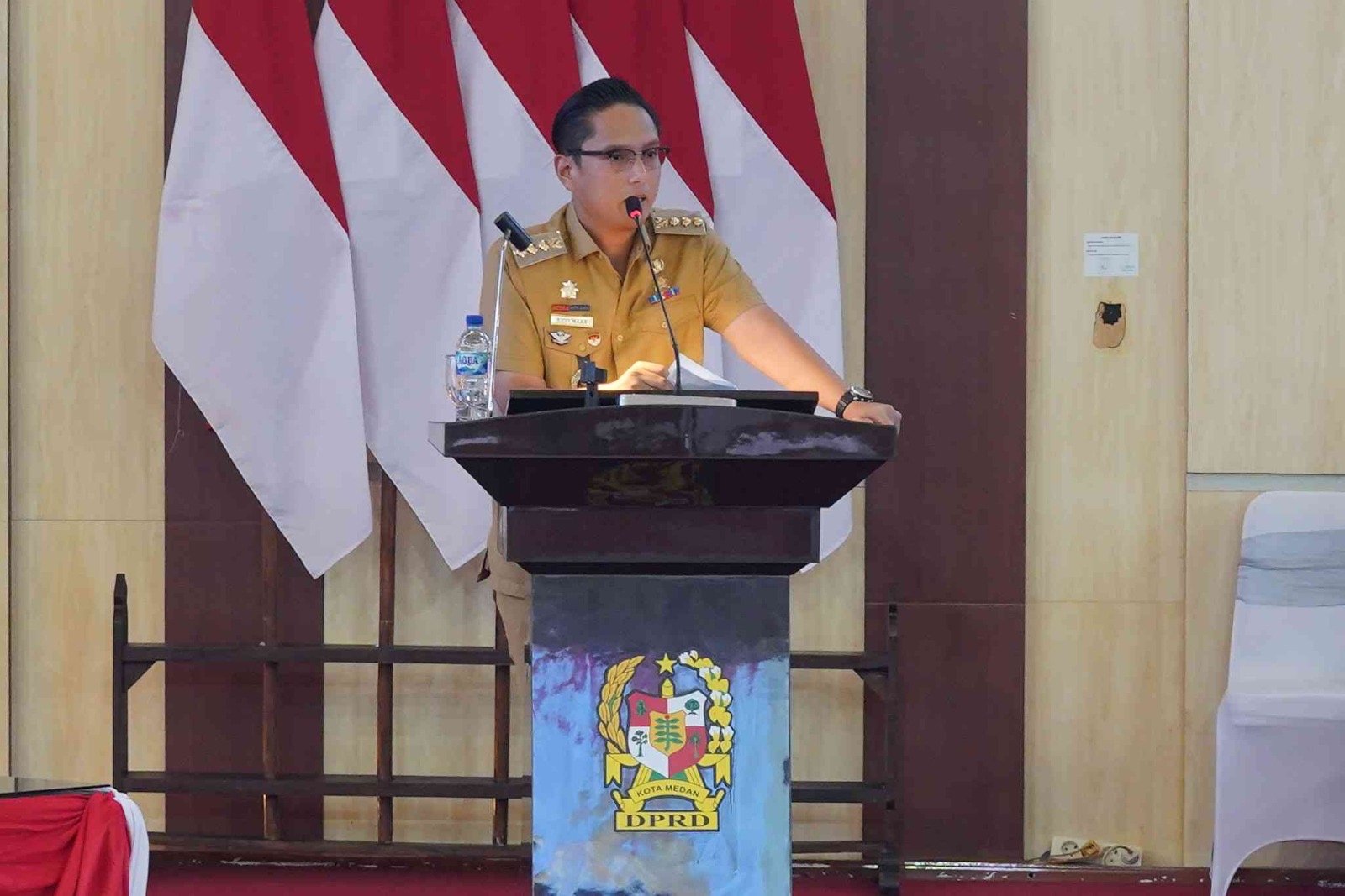 Wali Kota Medan Rico Waas memberikan arahan dalam Rapat Paripurna Laporan Pelaksanaan Reses DPRD Medan.