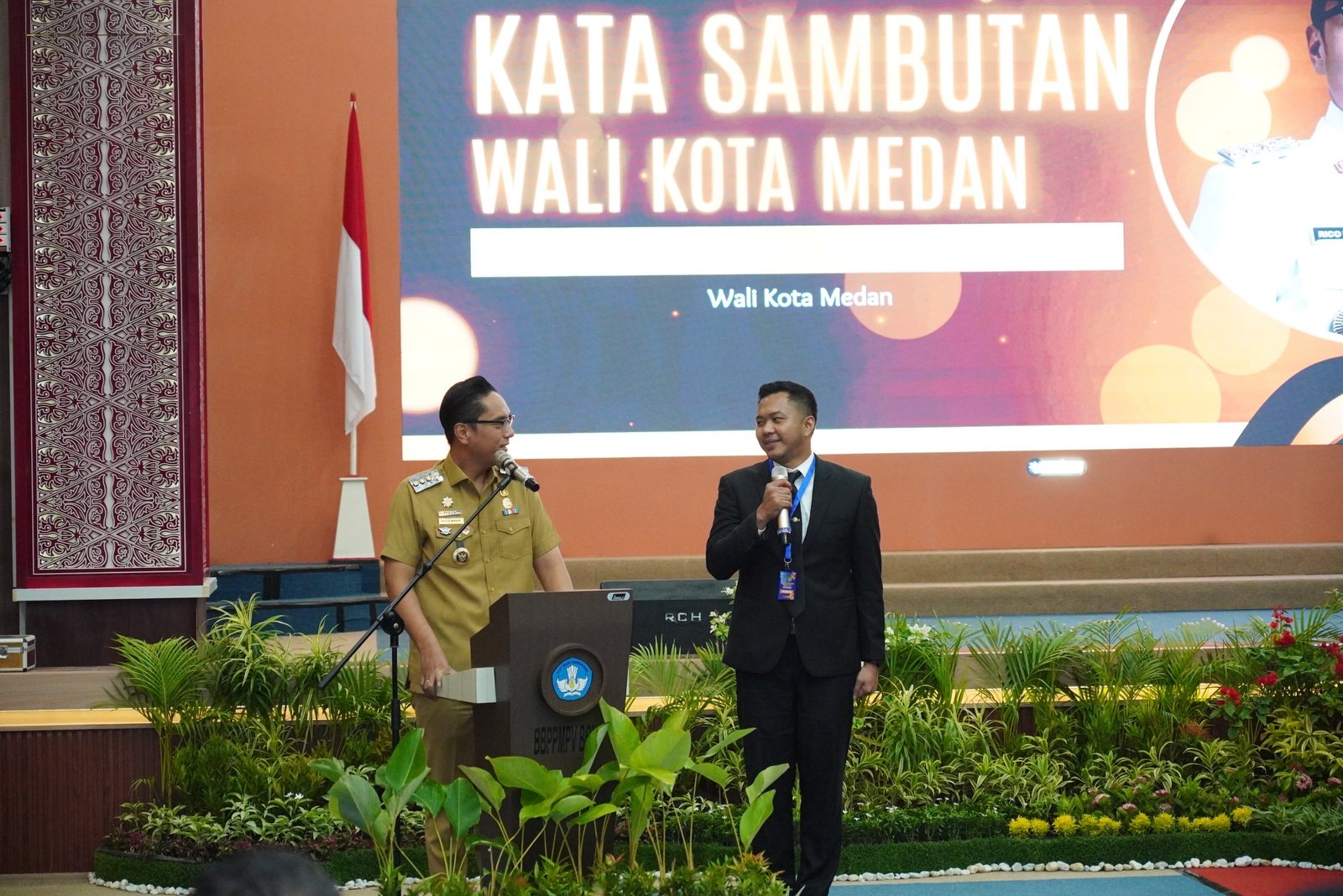 Wali Kota Medan Rico Tri Putra Bayu Waas memberikan arahan saat membuka Pelatihan Kepemimpinan Pengawas di Aula BBPPMPV-BBL Medan.