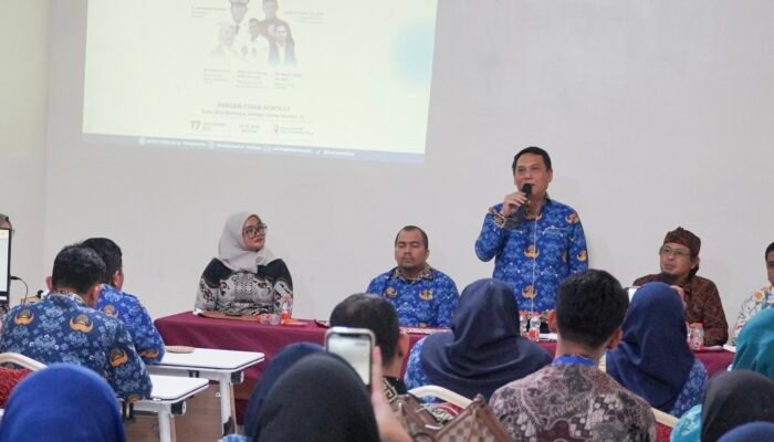 Rico Waas Dorong Guru Jadi Teladan di Ruang Digital