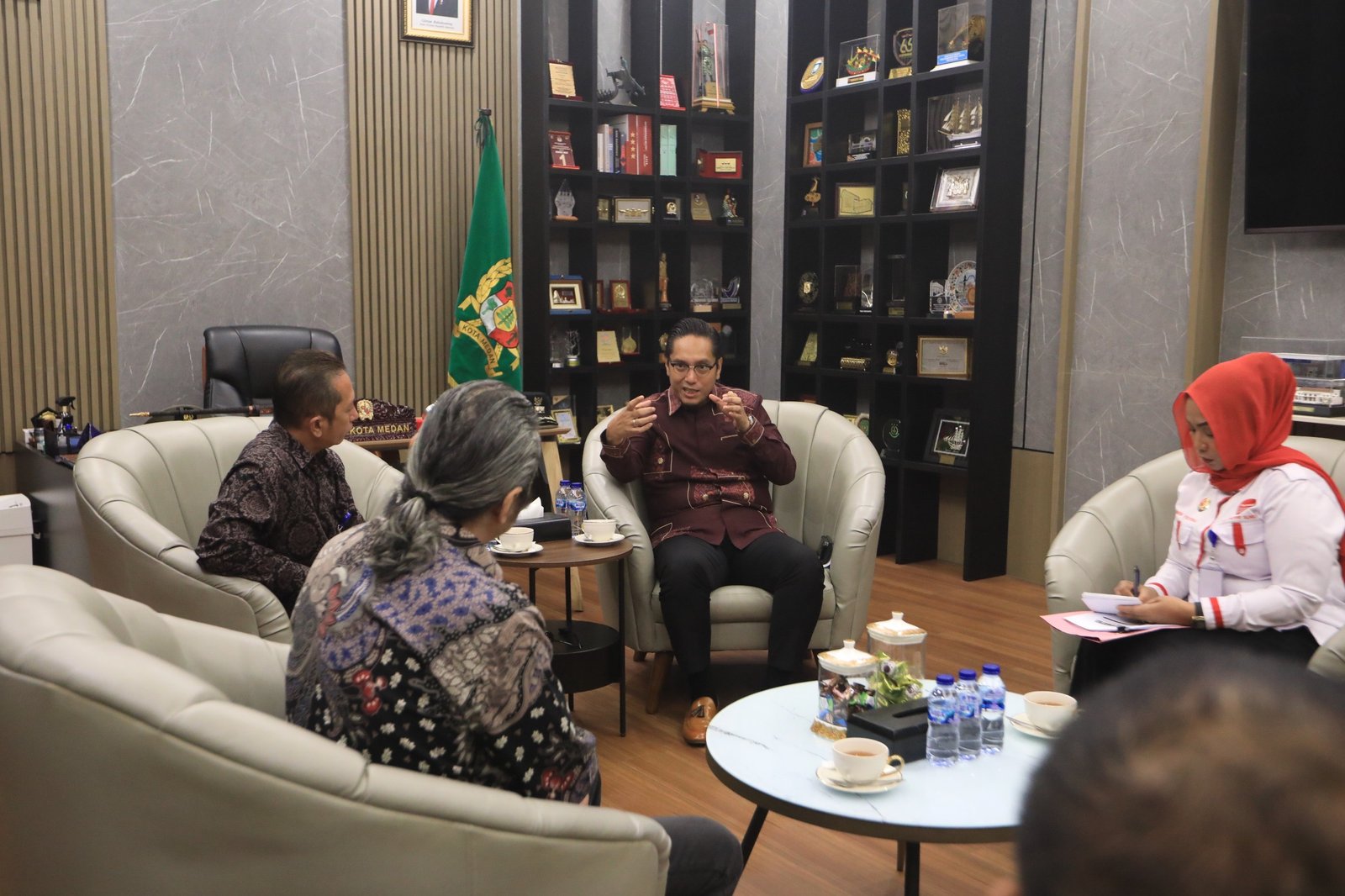 Rico Waas menerima audiensi panitia North Sumatera Jazz Festival di Rumah Dinas Wali Kota Medan.