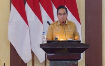 Rico Waas menyampaikan tanggapan terkait Ranperda Pajak dan Retribusi Daerah dalam rapat paripurna DPRD Medan.