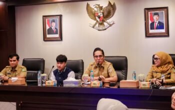 Rico Waas melepas 10 pelajar Medan mengikuti pertukaran pelajar ke Ipoh Malaysia