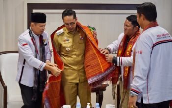 Rico Waas saat menerima audiensi DPP HBB di Balai Kota Medan