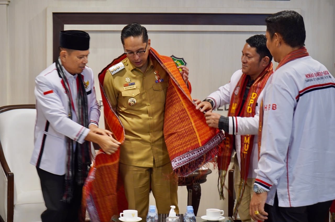 Rico Waas saat menerima audiensi DPP HBB di Balai Kota Medan