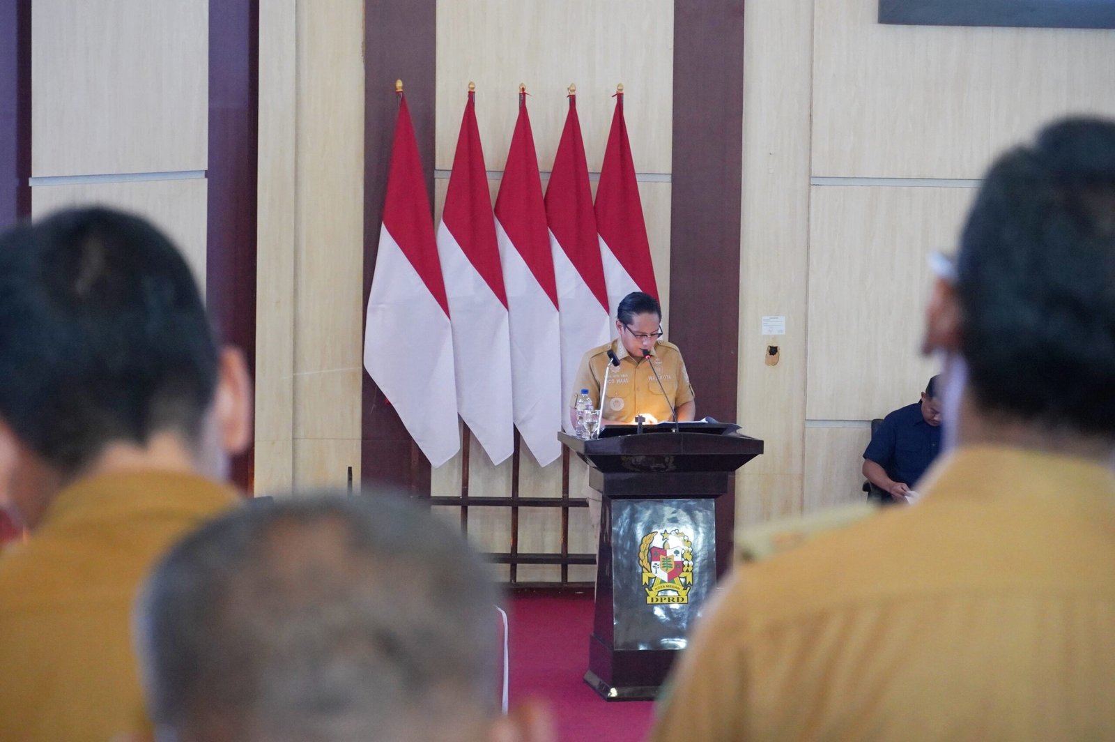 Wali Kota Medan Rico Waas menyampaikan tanggapan terkait pencabutan Perda Nomor 2 Tahun 2013 dalam rapat paripurna DPRD Medan.