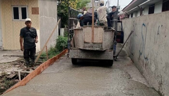 Dana Kelurahan Perbaiki Jalan Gang Saudara 89 Meter