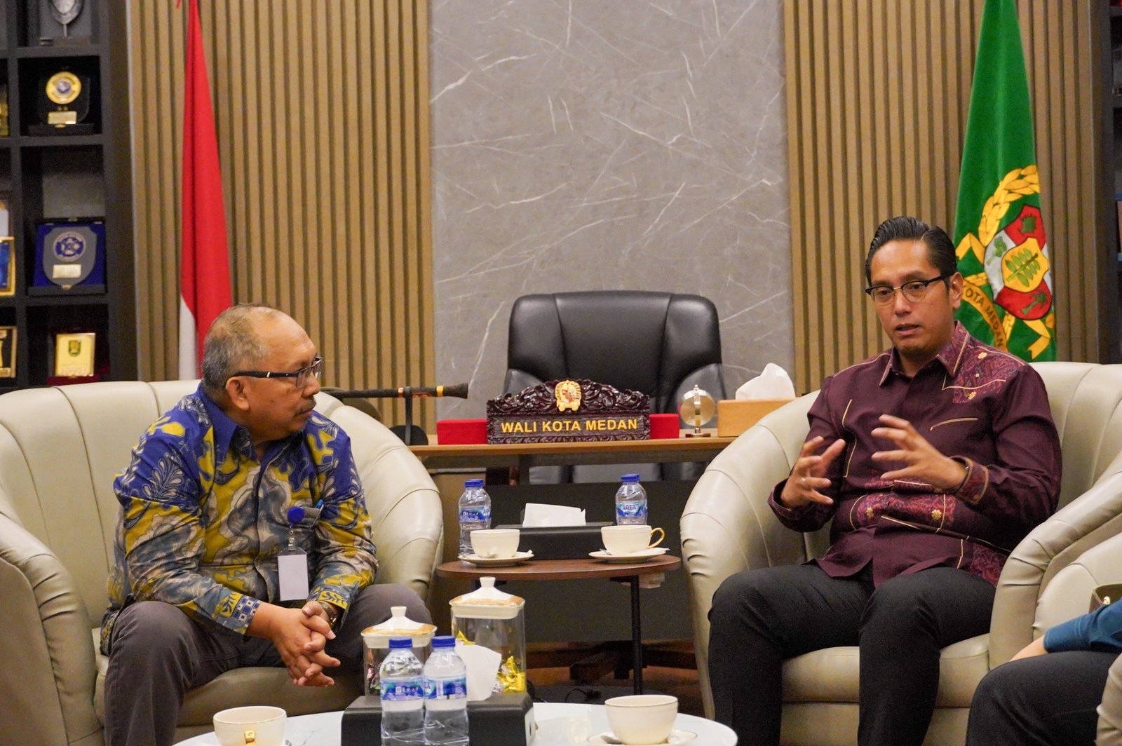 Rico Waas membahas pembinaan UMKM bersama Mercy Corps Indonesia di Medan.
