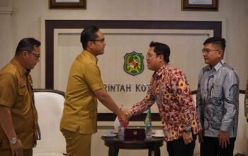 Wali Kota Medan Rico Waas terima audiensi Direktur Utama PT KIM Alif Usman Amin di Balai Kota Medan.