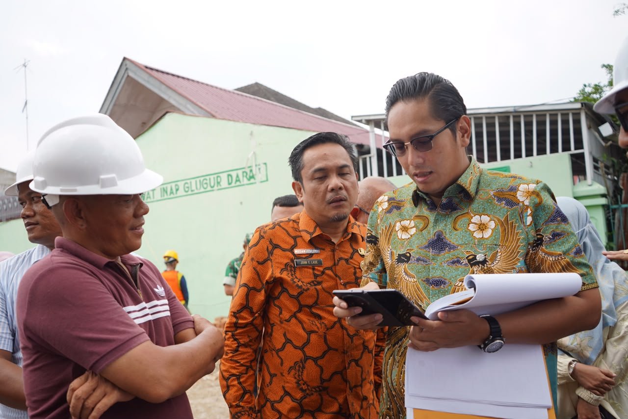 Rico Waas meninjau pembangunan Puskesmas Glugur Darat di Medan Timur