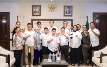 Rico Waas bersama atlet disabilitas intelektual dan SOIna Sumut di Balai Kota Medan.
