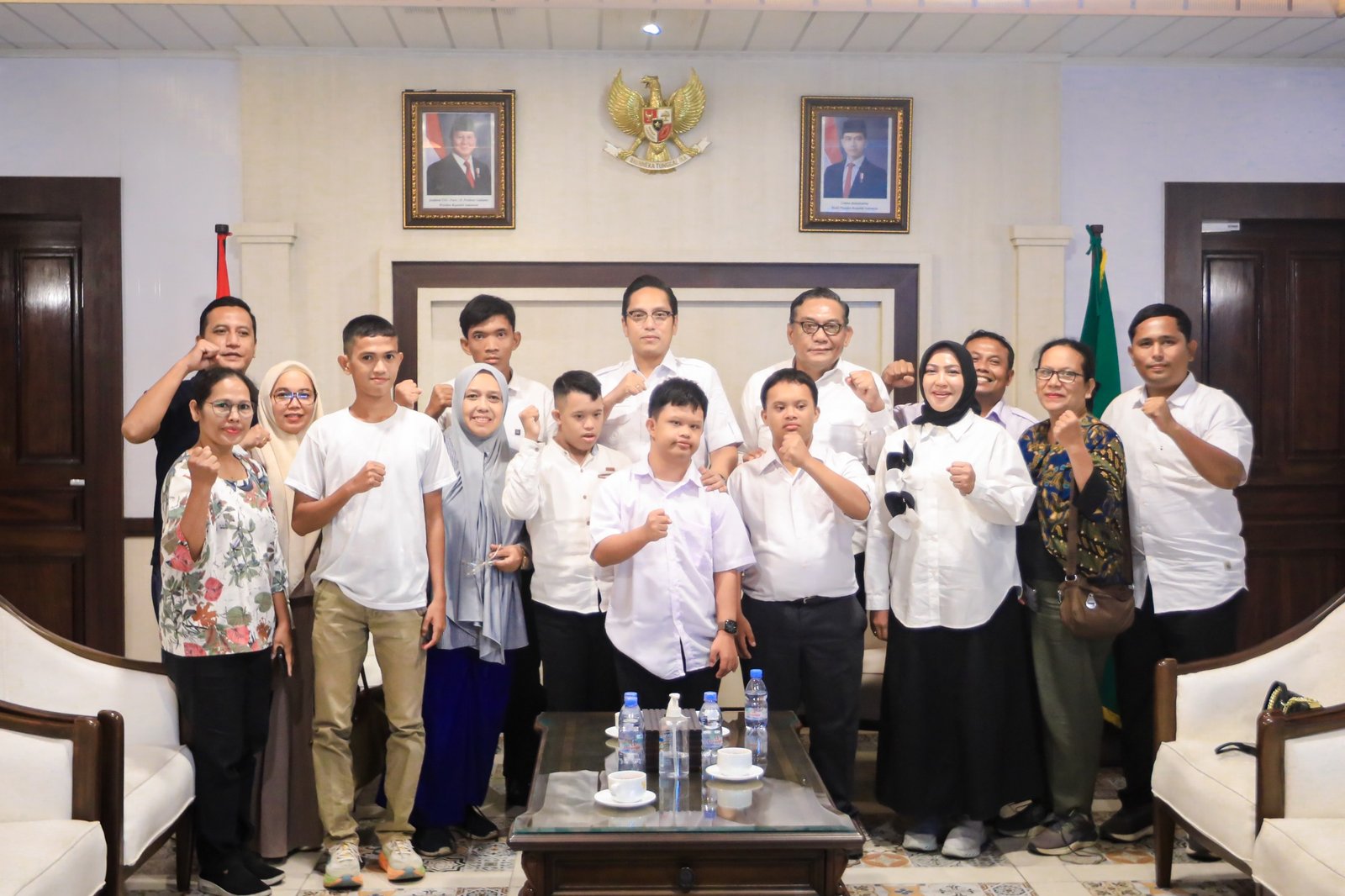 Rico Waas bersama atlet disabilitas intelektual dan SOIna Sumut di Balai Kota Medan.