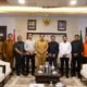 Rico Waas saat menerima audiensi pengurus Medan Lawyer FC terkait turnamen Medan Lawyer FC Cup III 2026.