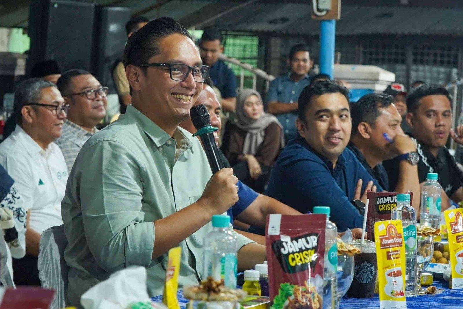 Rico Waas saat menyapa warga Medan Marelan dan membahas pemerataan pembangunan Medan Utara.